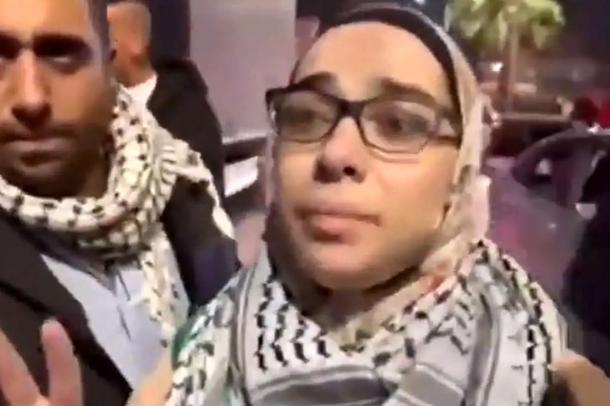 (ویدیو) اسیر آزادشده فلسطینی: به حماس و فرماندهانش افتخار میکنم