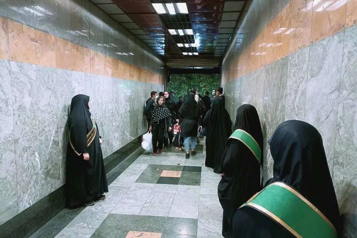 (عکس) مجری تلویزیون: امر به معروف فقط برای مترو و خیابان است؟/برای آقازادهها صداتون درنمیاد؟