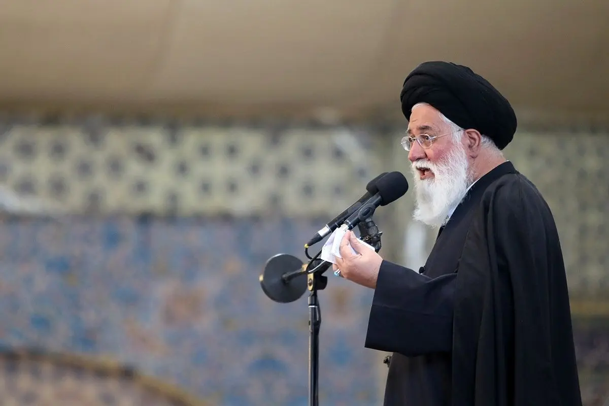 علم الهدی: آمریکا سال‌هاست در اطراف کشور ما مثل سگ پارس می‌کند