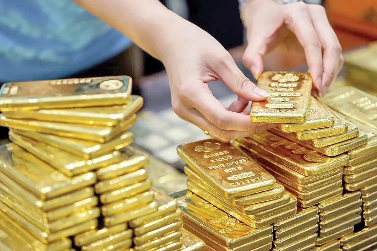 طلای جهانی در سقف نیمسال