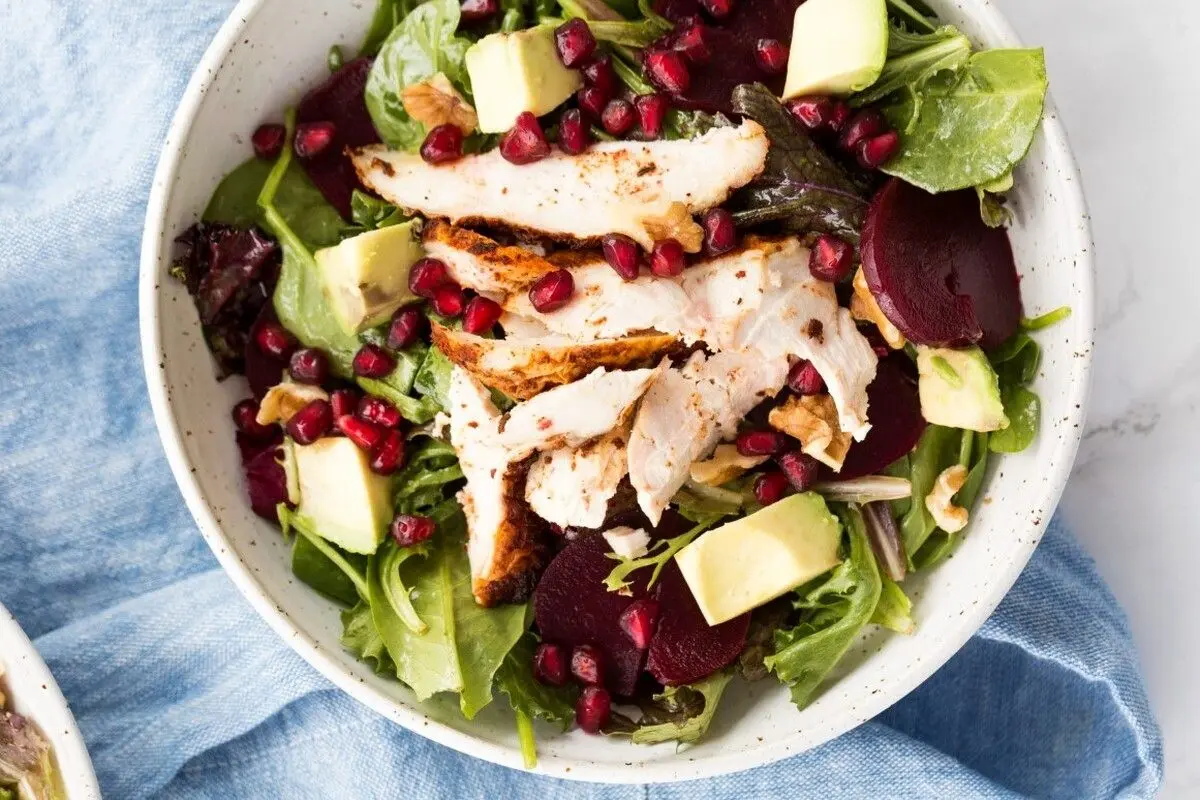 طرز تهیه سالاد مرغ و لبو با طعمی بی‌نظیر