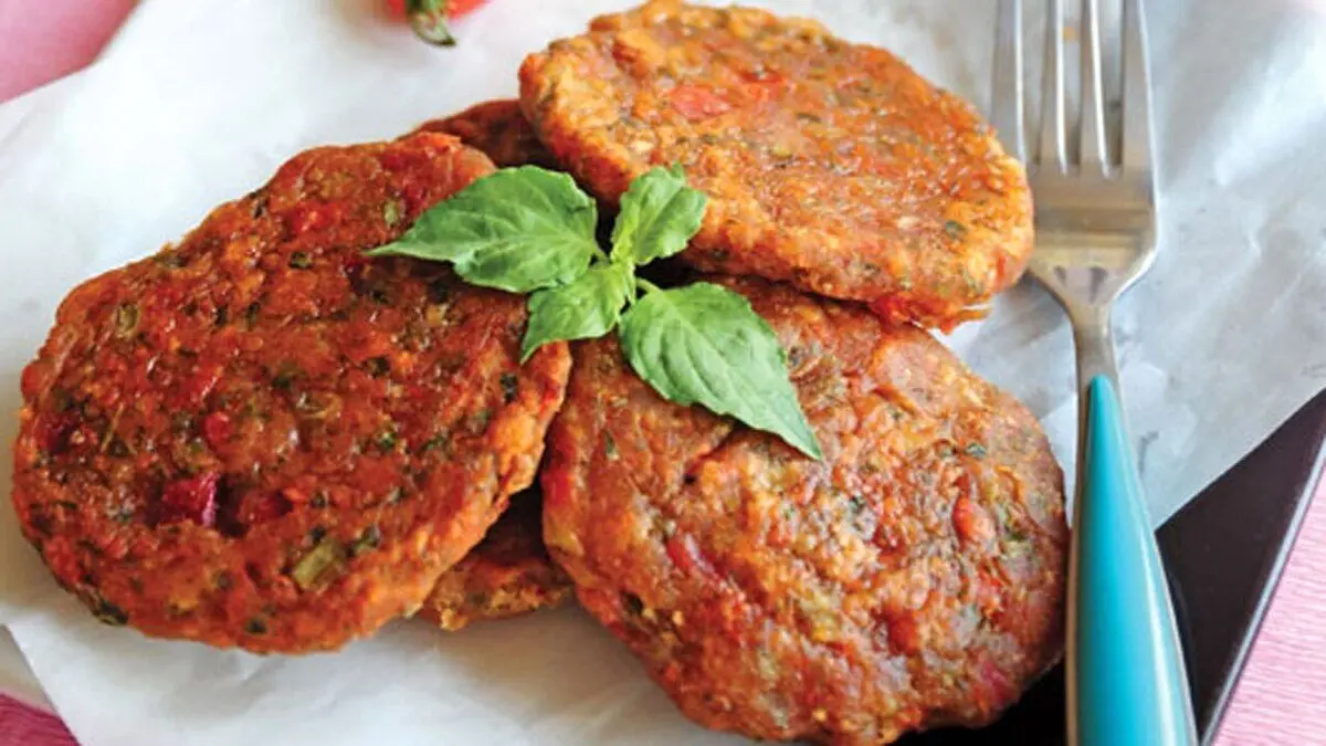 کتلت گوجه فرنگی؛ یک میان وعده سریع و راحت!