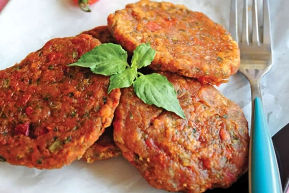 کتلت گوجه فرنگی؛ یک میان وعده سریع و راحت!