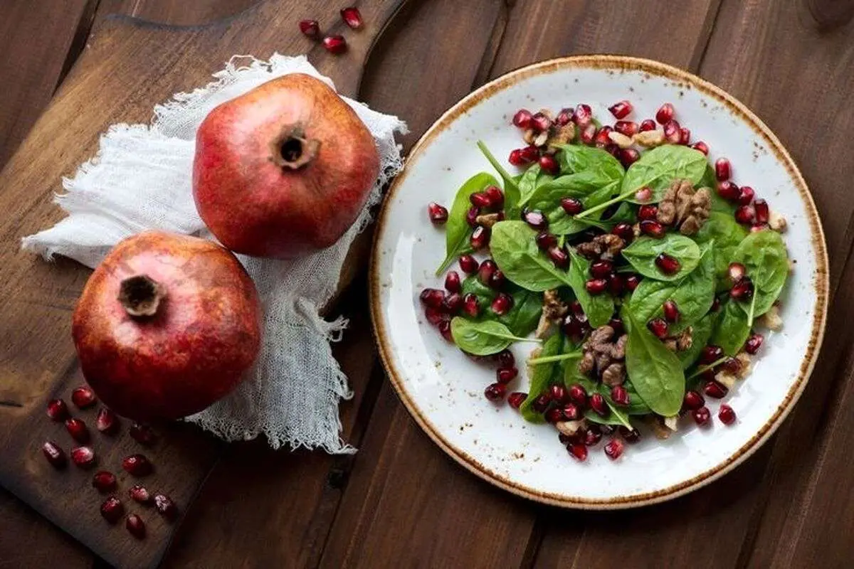 طرز تهیه سالاد اسفناج و انار با طعمی شگفتانگیز