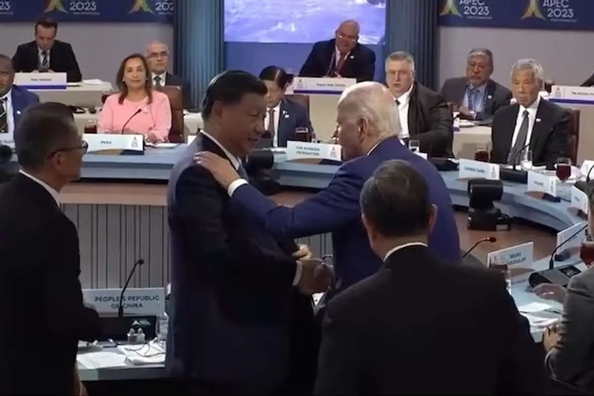 (ویدئو) خوش و بش ناگهانی بایدن با رئیس جمهور چین در پایان نشست اپک