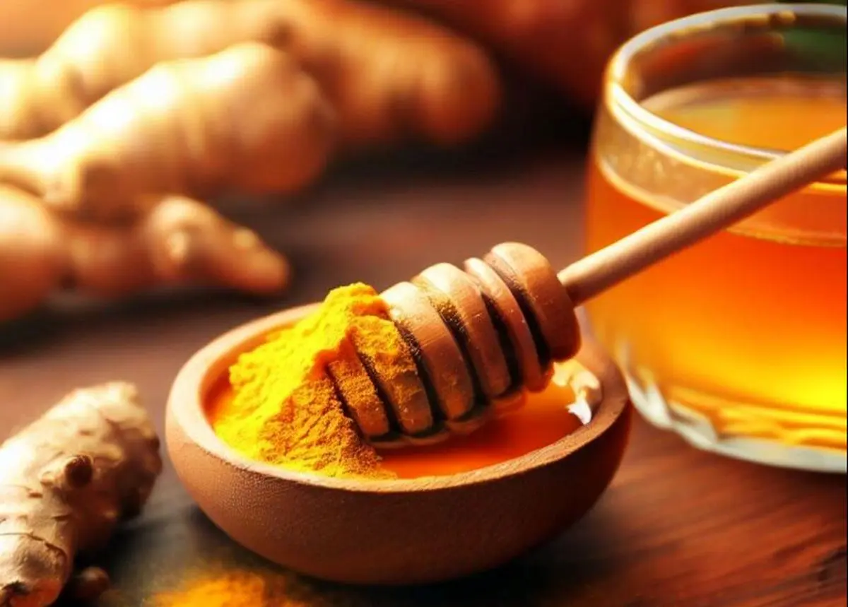 خواص بی نظیر عسل طلایی؛ از ترکیب عسل و زردچوبه غافل نشوید!