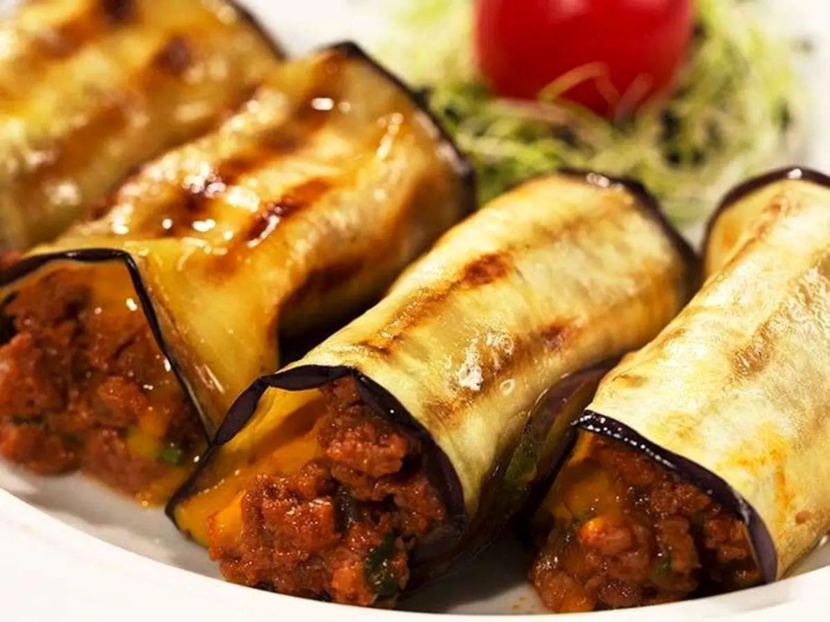 (ویدئو) طرز تهیه یک رول بادمجان متفاوت و خوشمزه بدون سرخ کردن