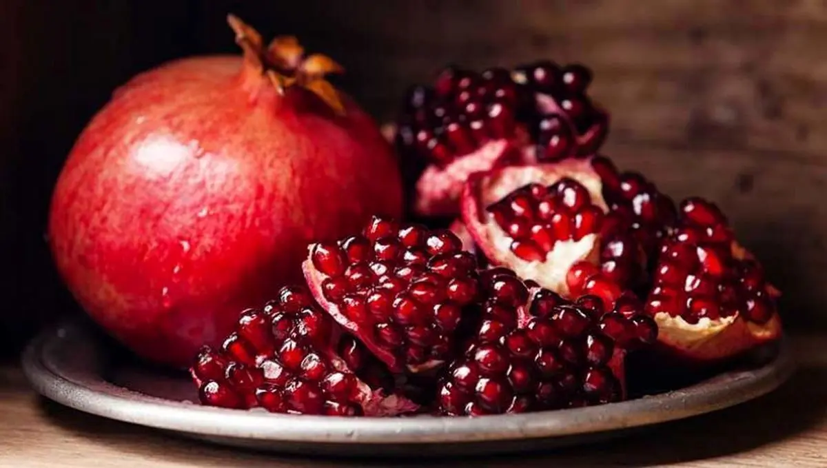 ۶ خاصیت شگفت‌انگیز خوردن انار ناشتا؛ خواص اثبات شده علمی