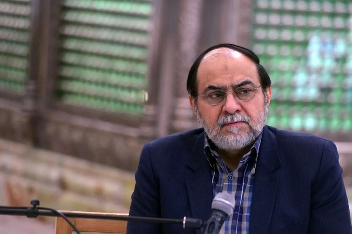 رحیم‌پور ازغدی: عده‌ای بعد از انقلاب زلیخا شدند، ولی در قضایای اخیر لباسشان را هم درآوردند