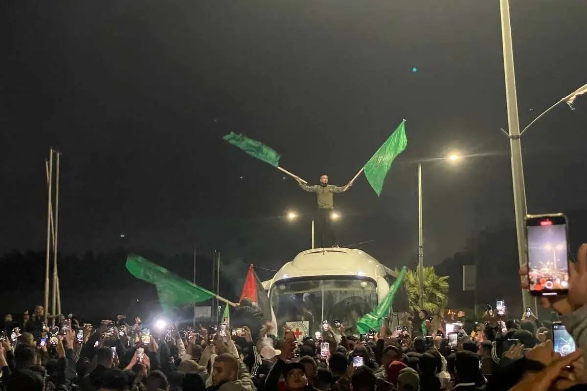 اسیر آزاد شده فلسطینی: آنها ما را سرکوب و ارتباطمان را با دنیای خارج از زندان قطع کردند