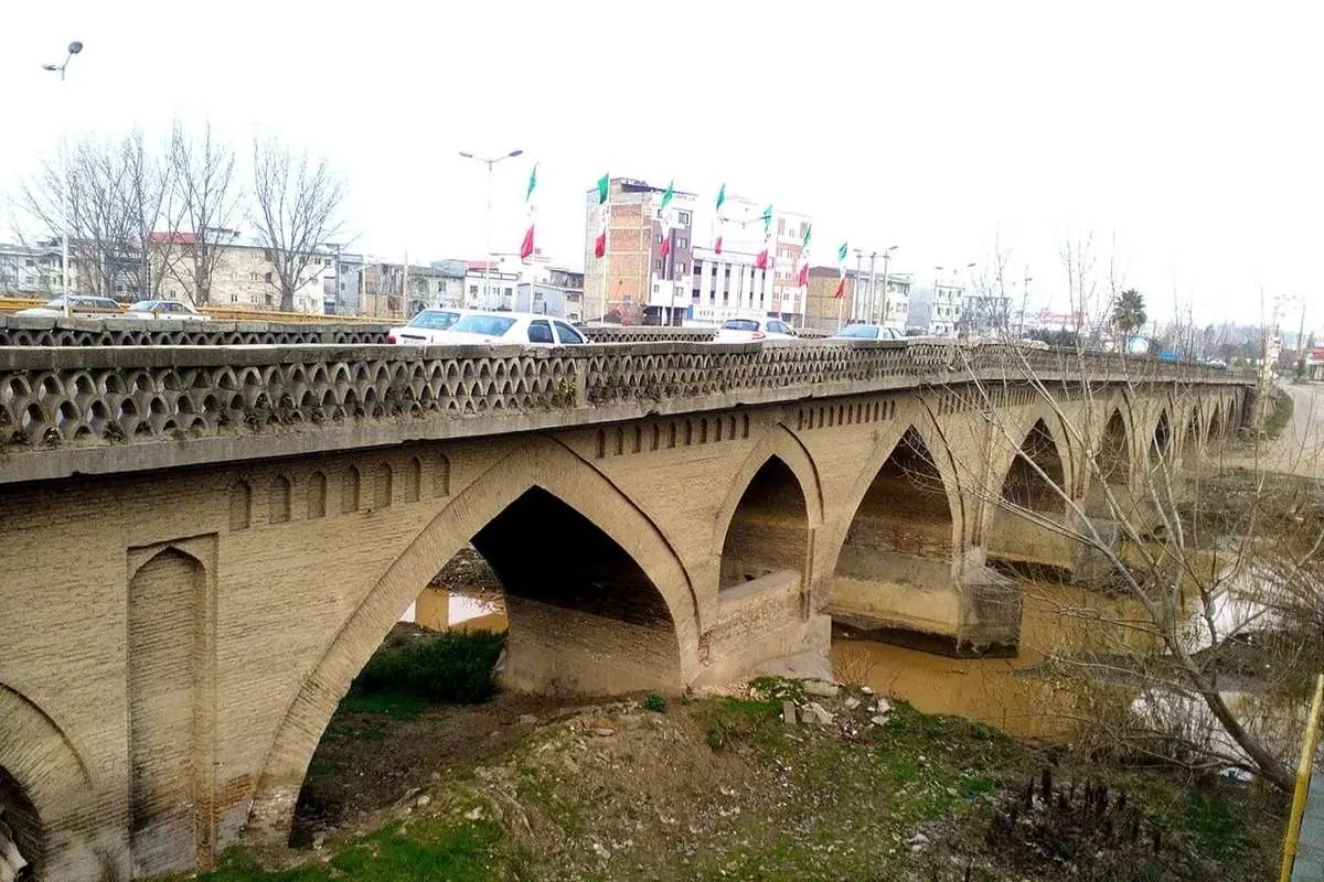 (ویدئو) «توهمِ گنجیابی» تیر خلاص را به پل ۳۰۰ ساله بابل زد