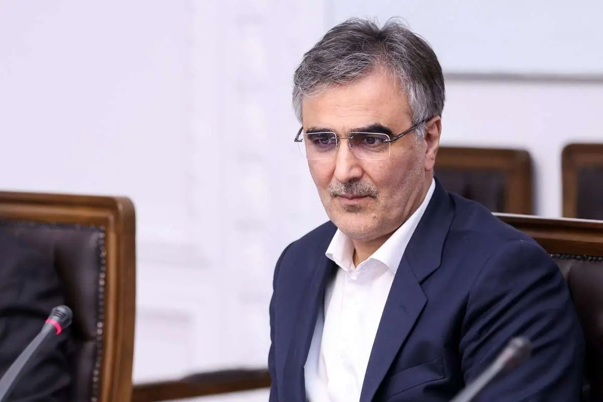 فرزین: نرخ ارز را غیردستوری کنترل میکنیم/ ۶ میلیارد دلار ایران در قطر در حال انتقال است