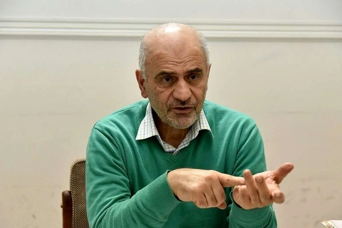 فرشاد مومنی: فقط ۵ کشور بدتر از ایران هستند/ تا مجال هست ترمز را بکشید