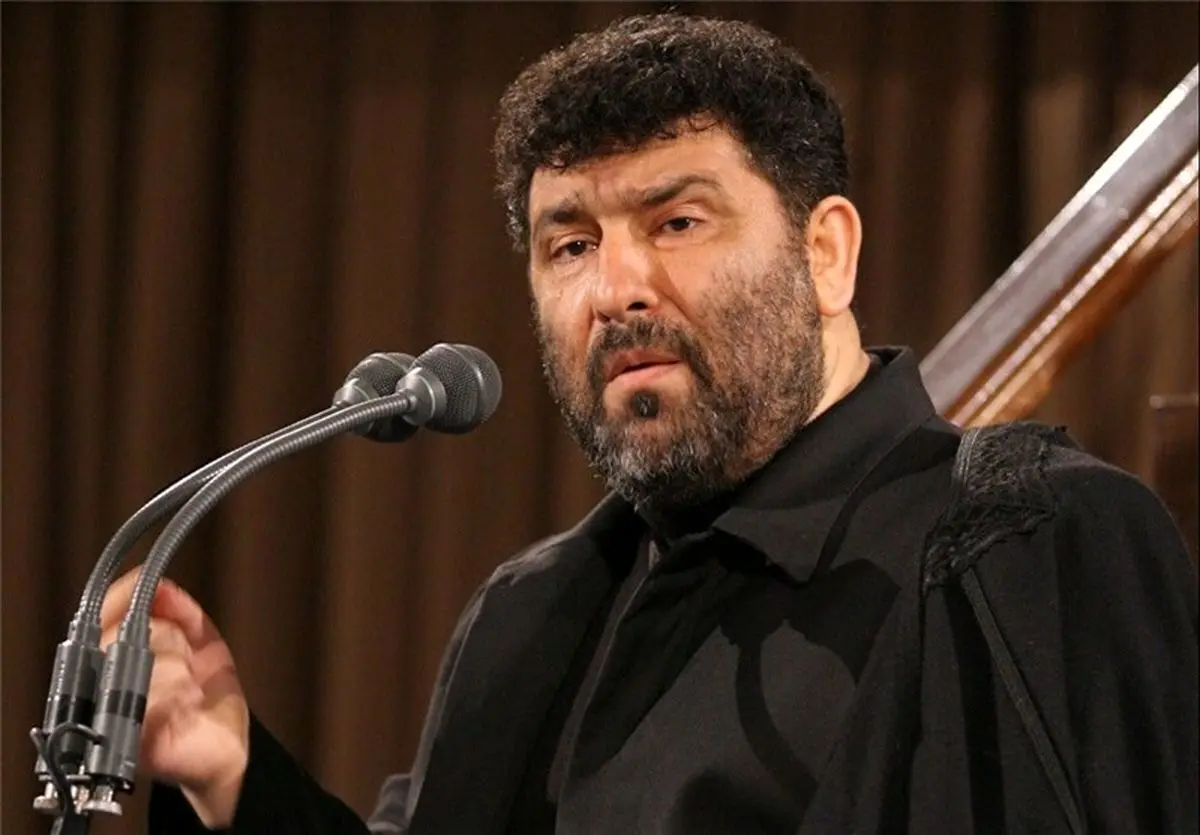 عکس یادگاری مداح معروف با دانشجویان دانشگاه تهران