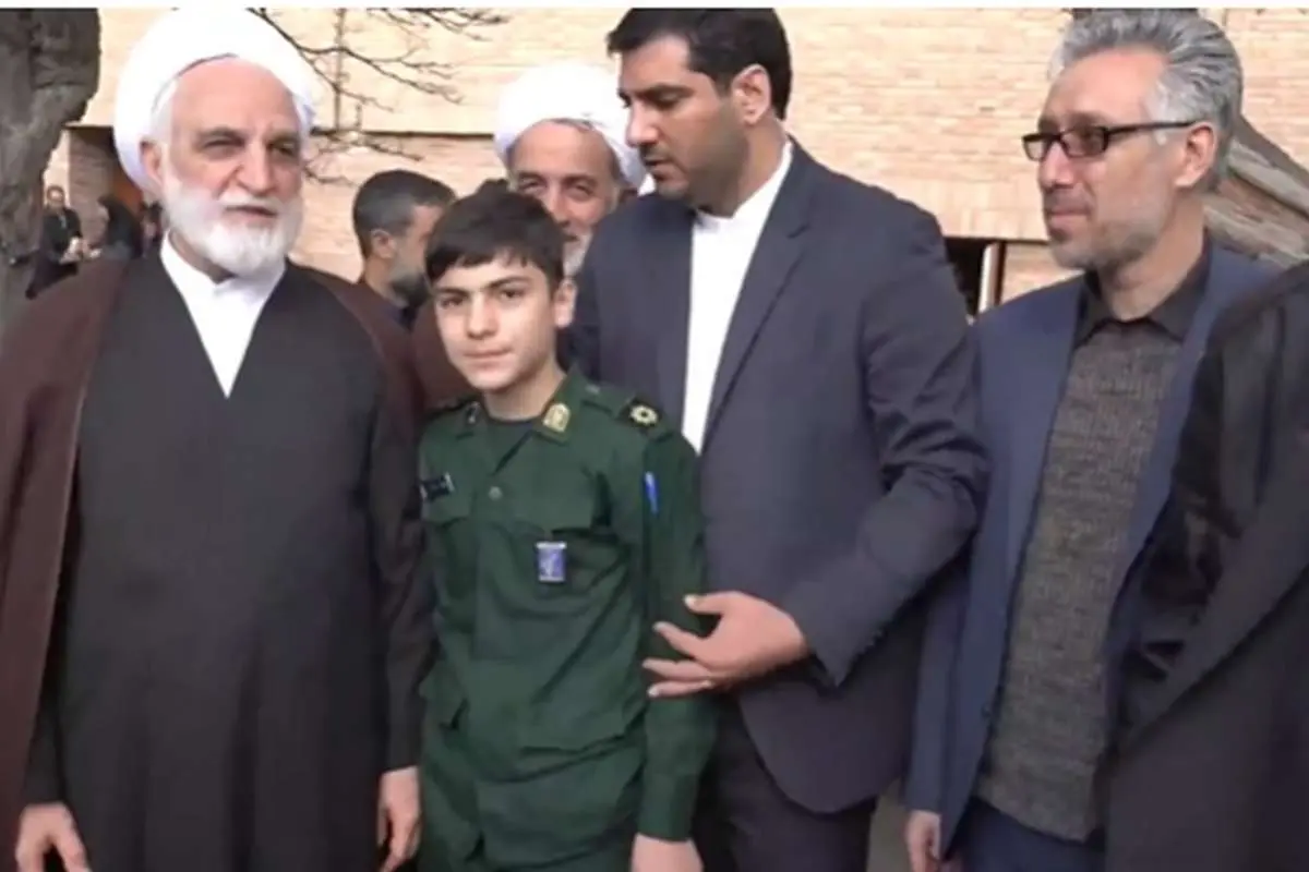 (ویدیو) ماجرای انگشتر محسنی اژهای که بعد از ۴۶ سال هدیه داده شد