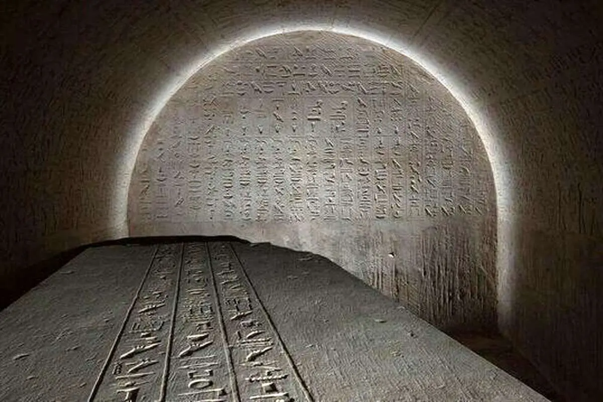 کشف مقبره‌ای پر از طلسم مار