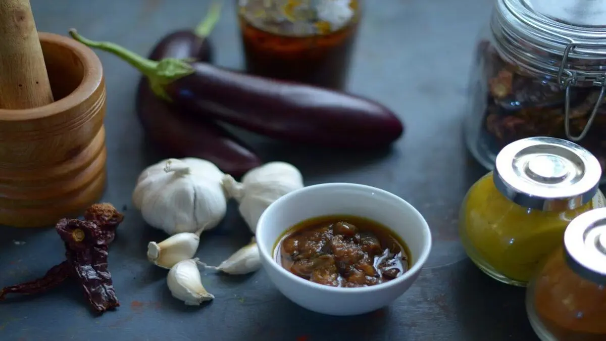طرز تهیه ۶ نوع ترشی بسیار خوشمزه و پرطرفدار با بادمجان