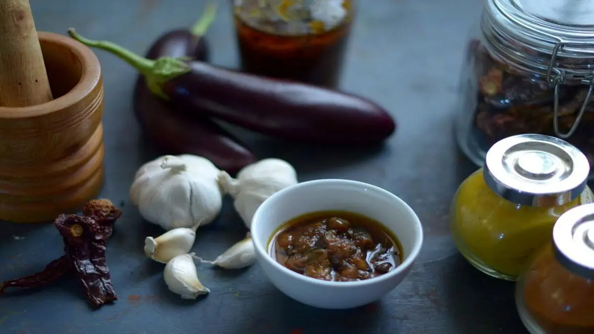 طرز تهیه ۶ نوع ترشی بسیار خوشمزه و پرطرفدار با بادمجان