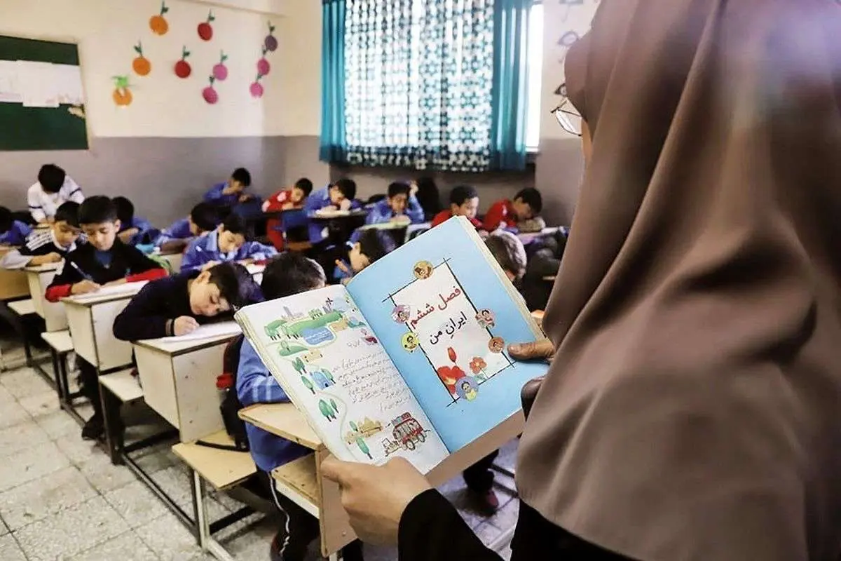 فلاحی، عضو کمیسیون آموزش مجلس: کمبود معلم داریم؛ کلاس‌های خالی با بازنشسته‌ها، حق‌التدریس‌ها...