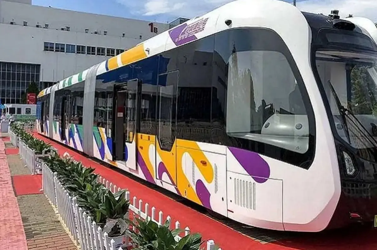 (تصاویر) خط تراموا متفاوت در چین با منظره‌ای بهشتی!