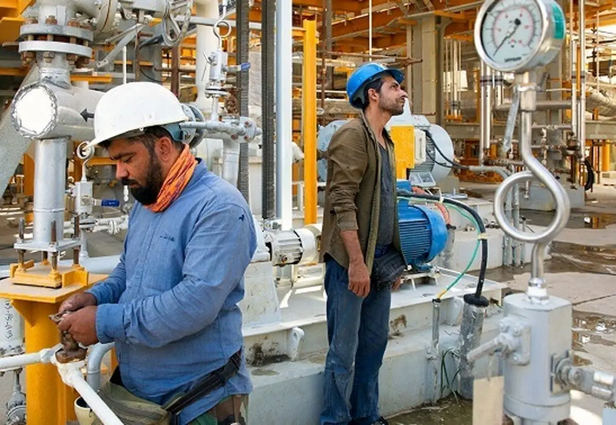 گرفتار شدن ۵ کارگر در منبع پمپاژ نفت کوهدشت