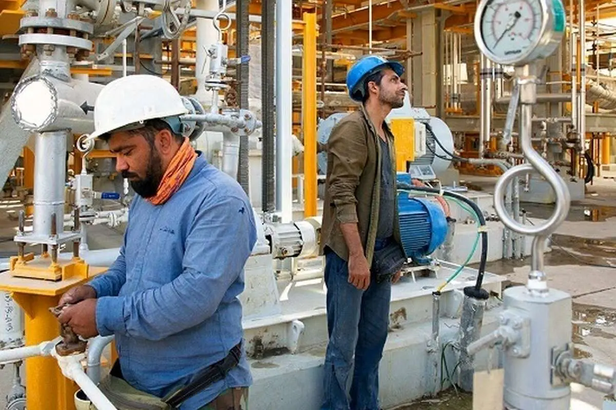 گرفتار شدن ۵ کارگر در منبع پمپاژ نفت کوهدشت