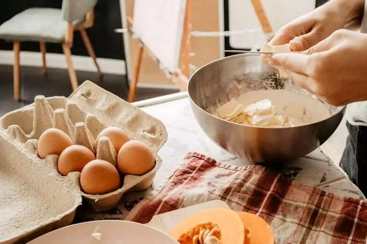 ۹ جایگزین تخم مرغ برای پختن شیرینی و کیکهای سالمتر/ تا حالا از دوغ در شیرینی استفاده کردهاید؟