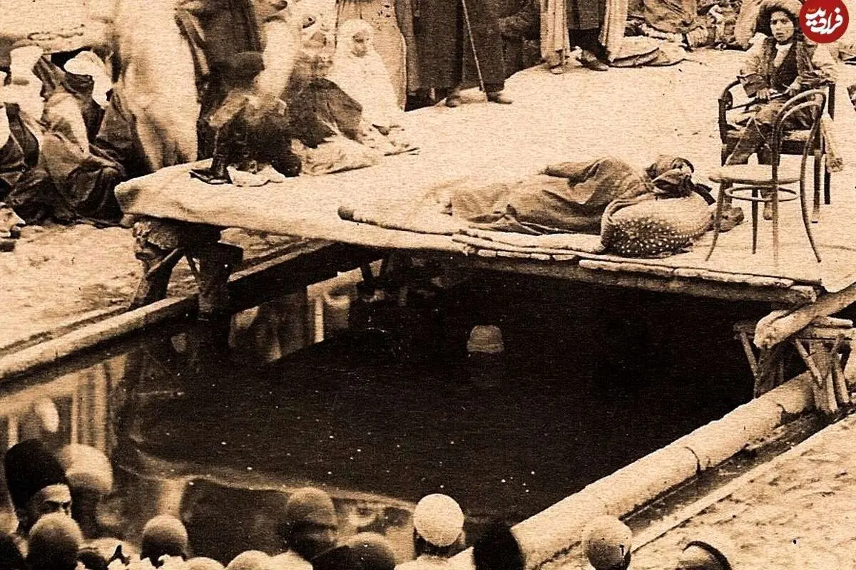 عکسی دیدهنشده از یک نمایش «تختهحوضی» در عصر قاجار