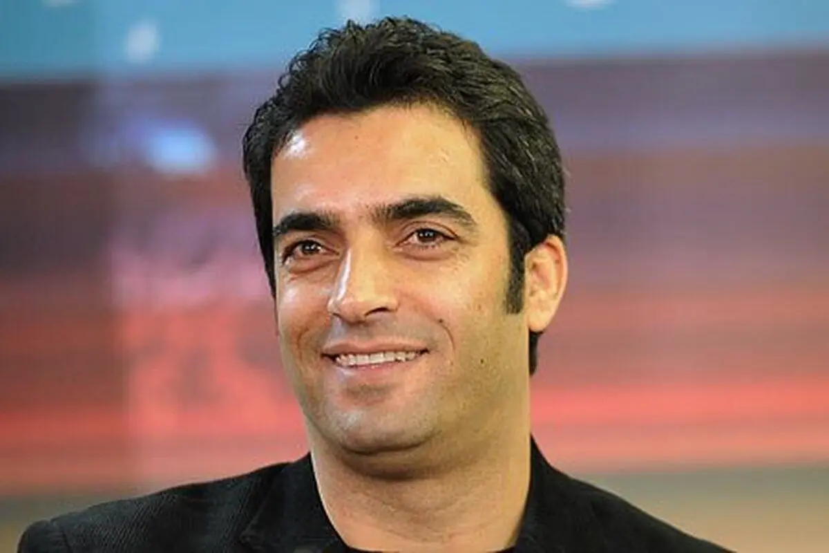 (ویدئو) هنگ‌درام‌نوازی منوچهر هادی؛ هنر نهفته آقای کارگردان!
