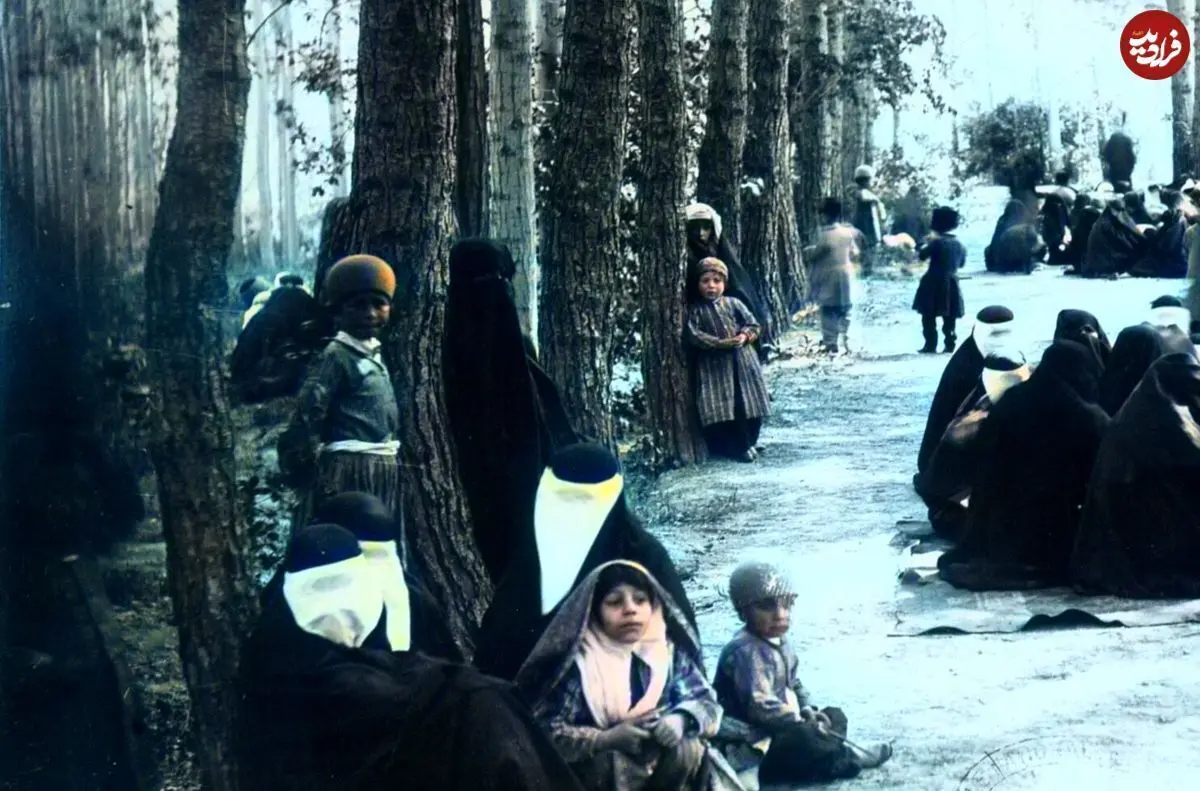 (تصاویر) سفر به عصر قاجار؛ از آبتنی در چشمه‌علی تا قدیمی‌ترین عکس «سیزده‌بدر»