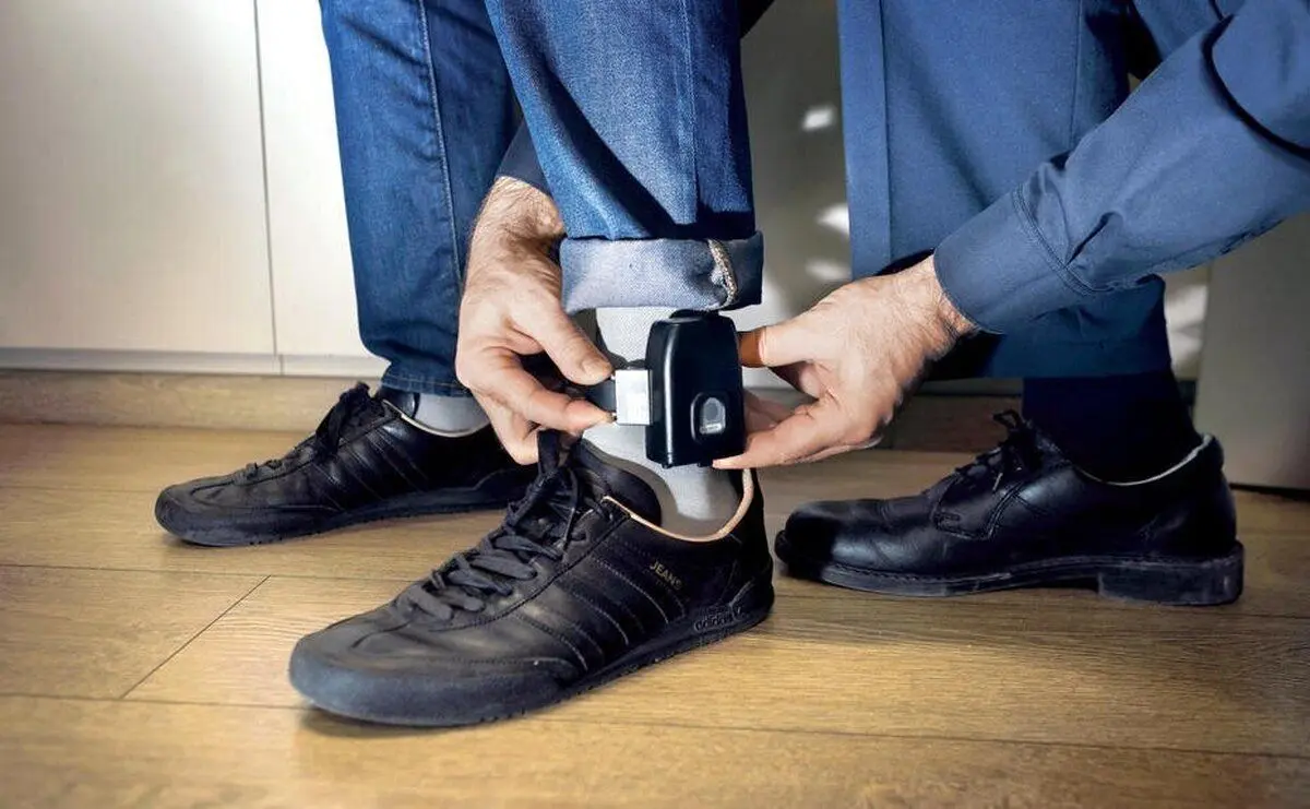 قوه قضاییه: سارقان سابقه‌دار با دستبند و پابند الکترونیک کنترل می‌شوند