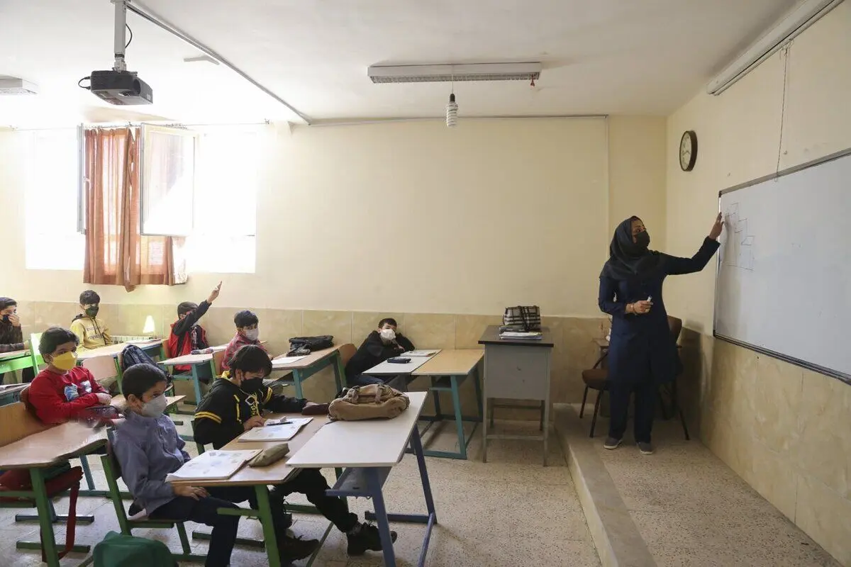 حداقل سن معلم شدن تایید شد