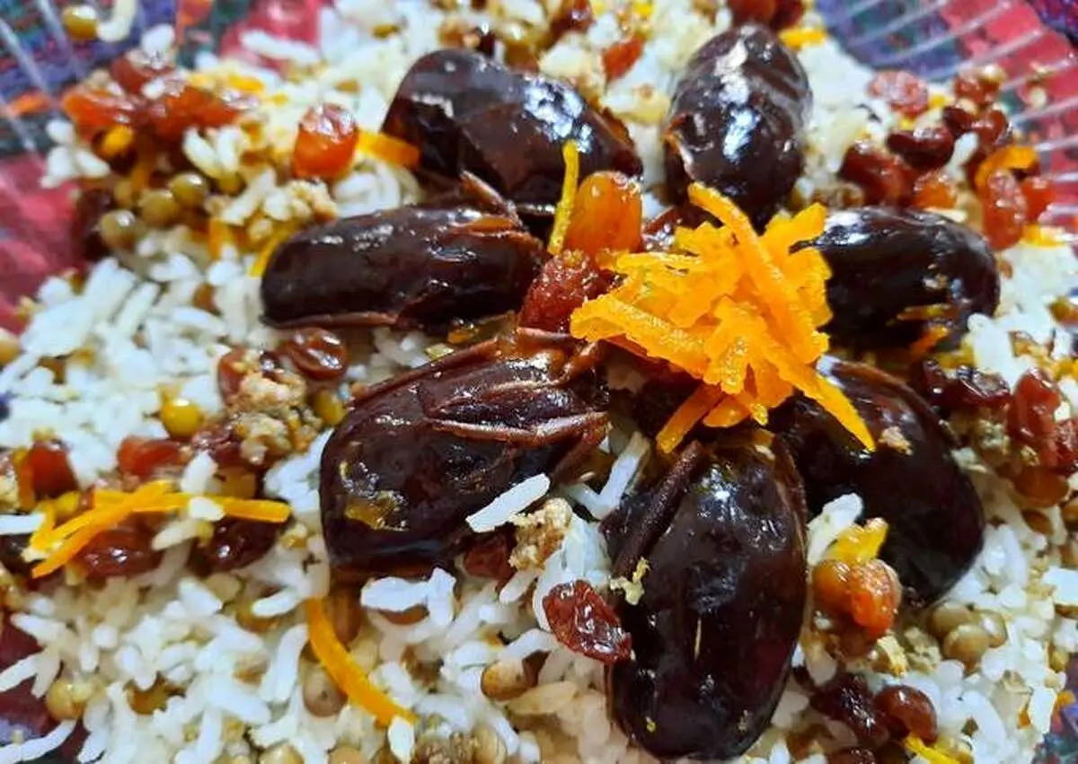 طرز تهیه خرما پلو با مرغ زعفرانی؛ مقوی و خوشمزه