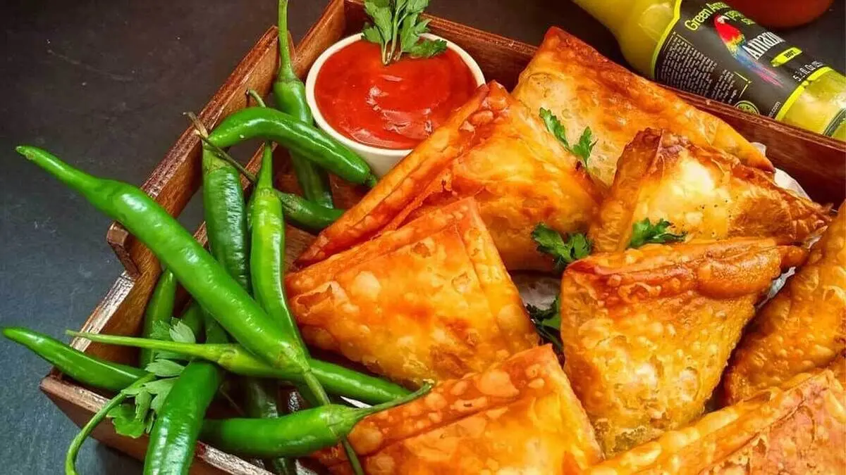 طرز تهیه سمبوسه با گوشت چرخ کرده به سبک بازاری
