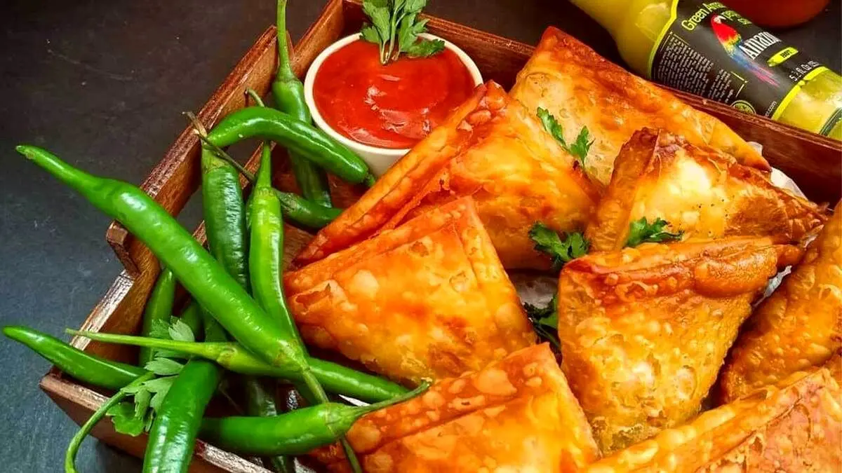 طرز تهیه سمبوسه با گوشت چرخ کرده به سبک بازاری