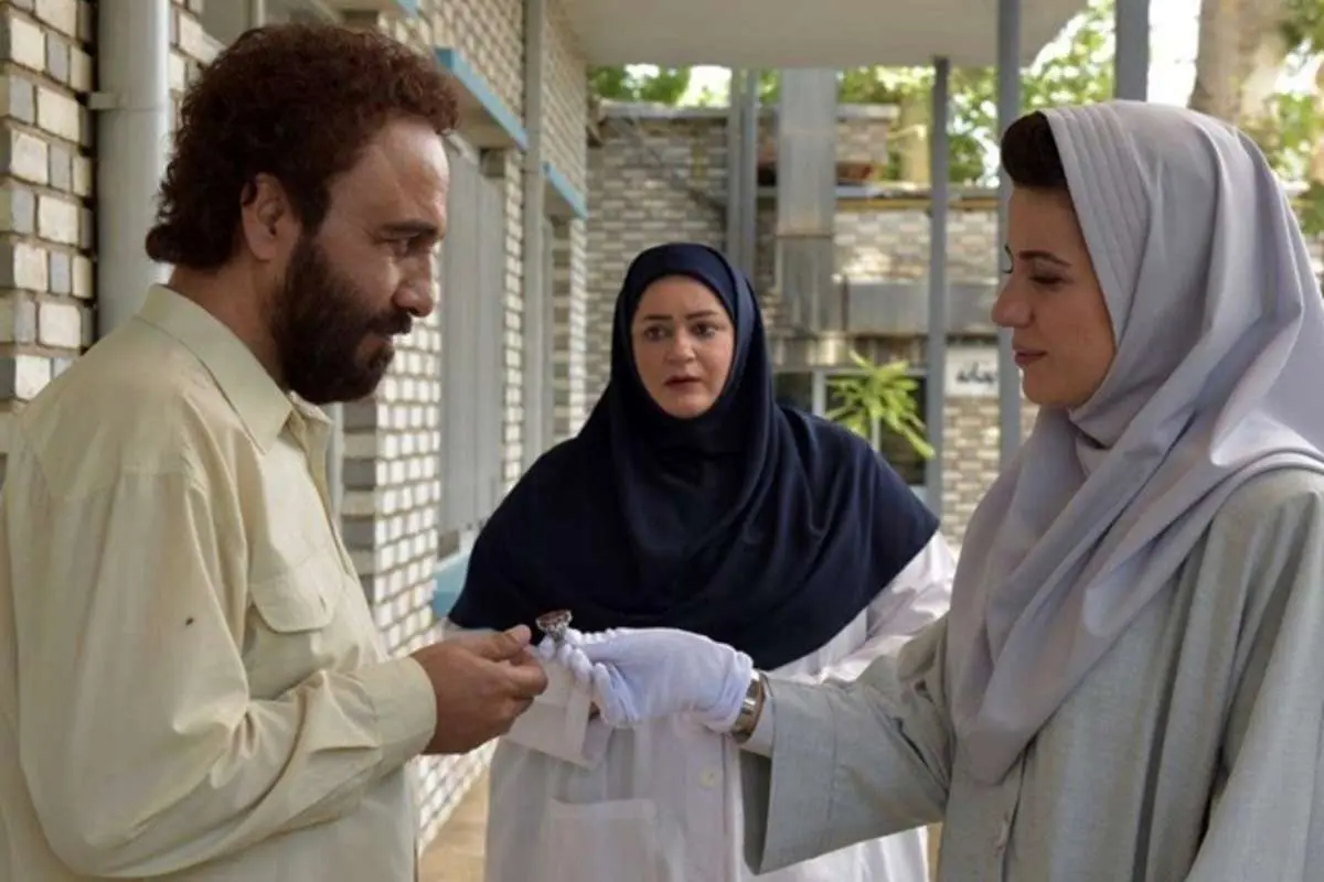 (ویدئو) خندههای رضا عطاران و جواد عزتی در پشت صحنه فیلم هزارپا