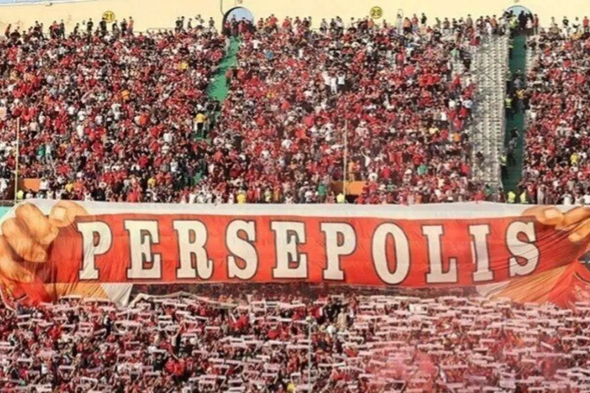 (ویدیو) هجوم هواداران پرسپولیس به سمت ورودی‌ها