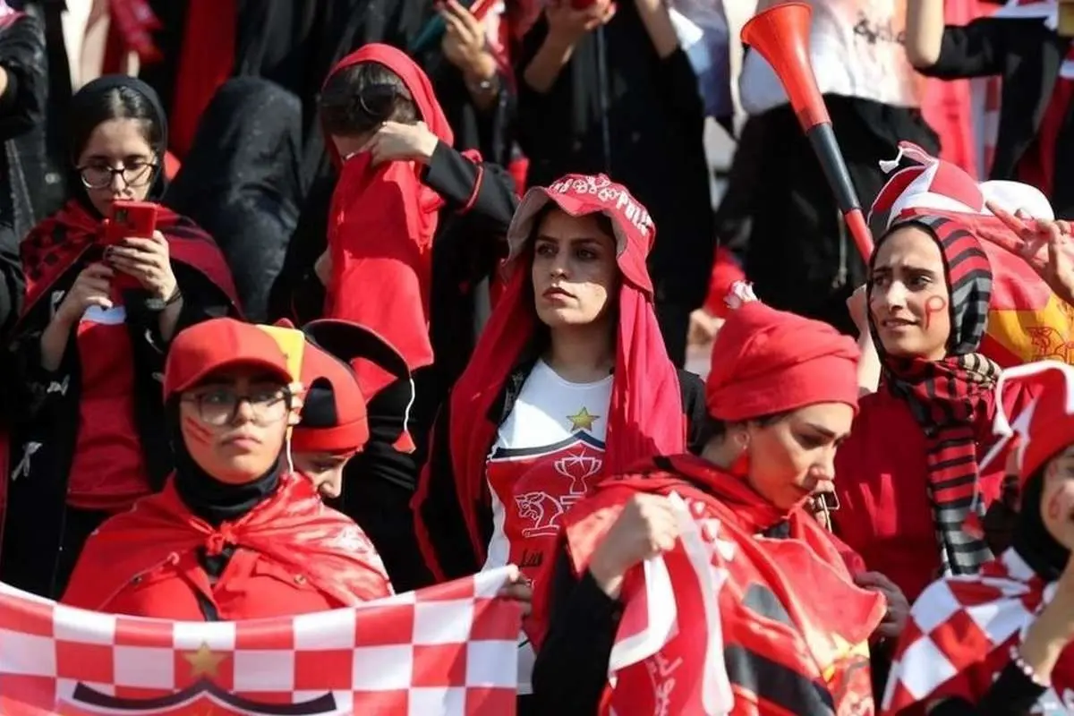 (ویدیو) ورود زنان هوادار استقلال و پرسپولیس به ورزشگاه آزادی