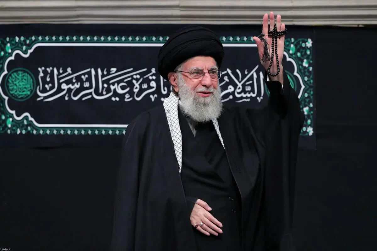 (تصاویر)  رهبر انقلاب در مراسم عزاداری شهادت حضرت زهرا(س)
