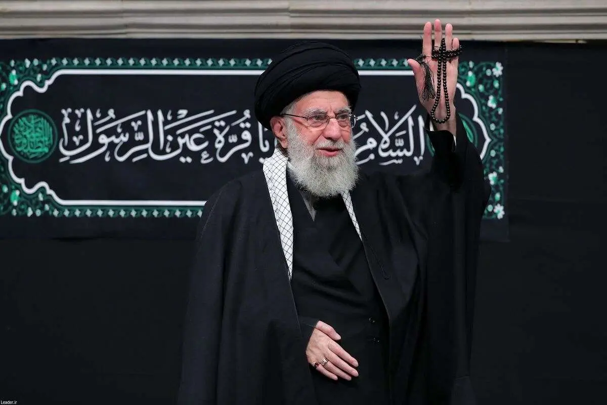 (تصاویر) رهبر انقلاب در مراسم عزاداری شهادت حضرت زهرا(س)