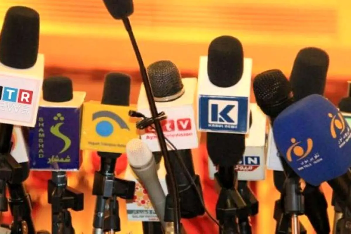 عجیبترین شبکه تلویزیون با مجریانی عجیبتر