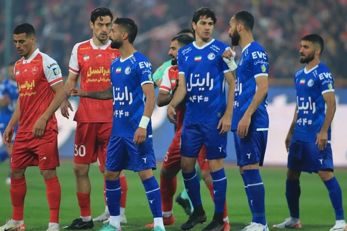 (عکس) وقتی کاپیتان استقلال داور VAR شد!