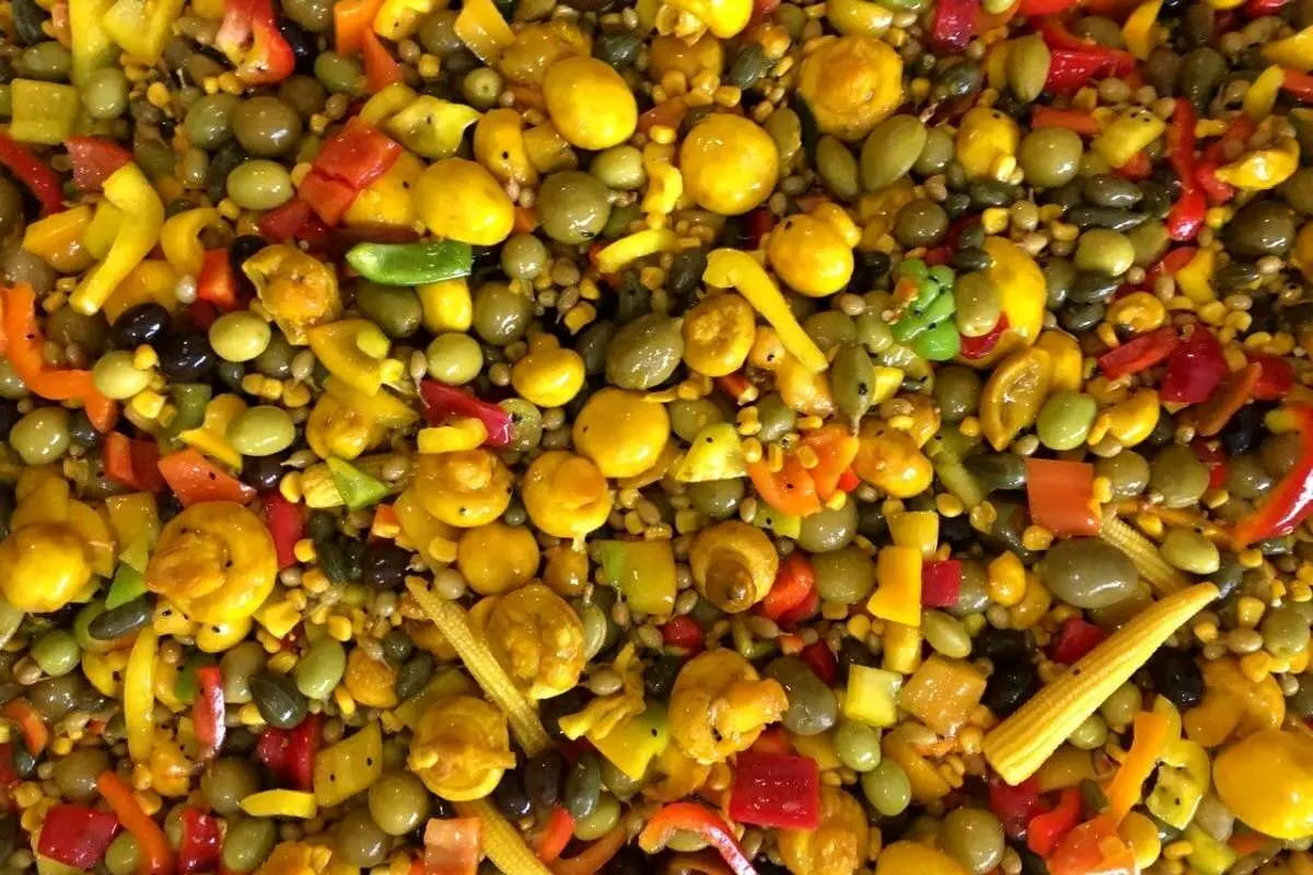 طرز تهیه ترشی یونانی با طعمی بینظیر؛ به روش بازاری