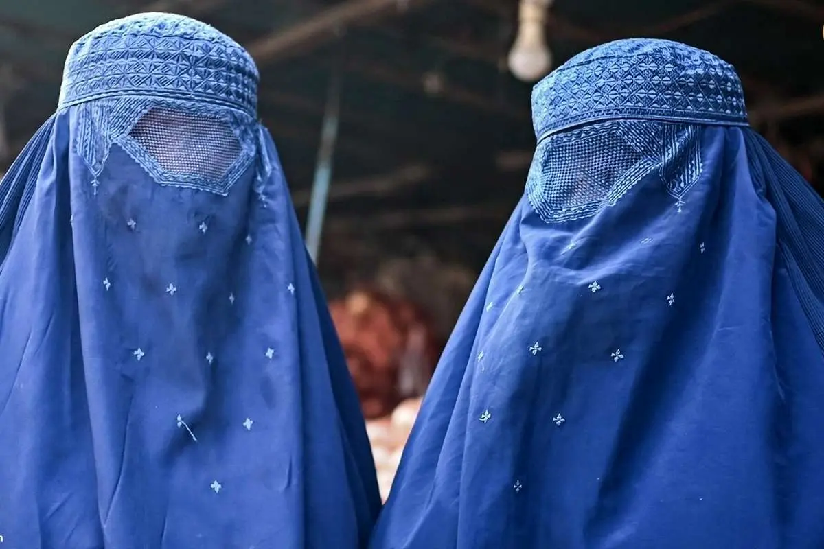 (عکس) رفتار جنجالی طالبان با هزاران زن افغان