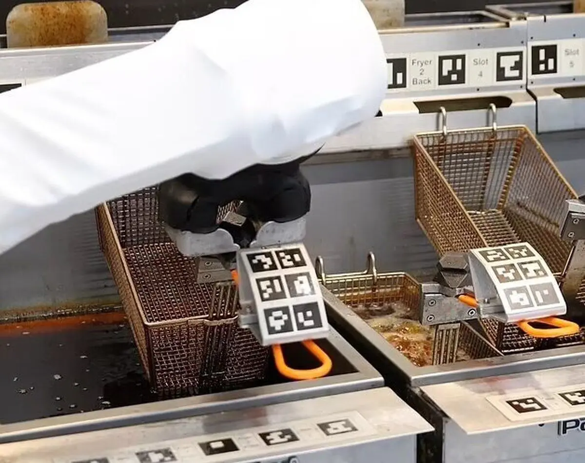 دست‌پخت انسان بهتر است یا ربات؟ / اولین رستوران جهان که آشپزهایش آدم نیستند