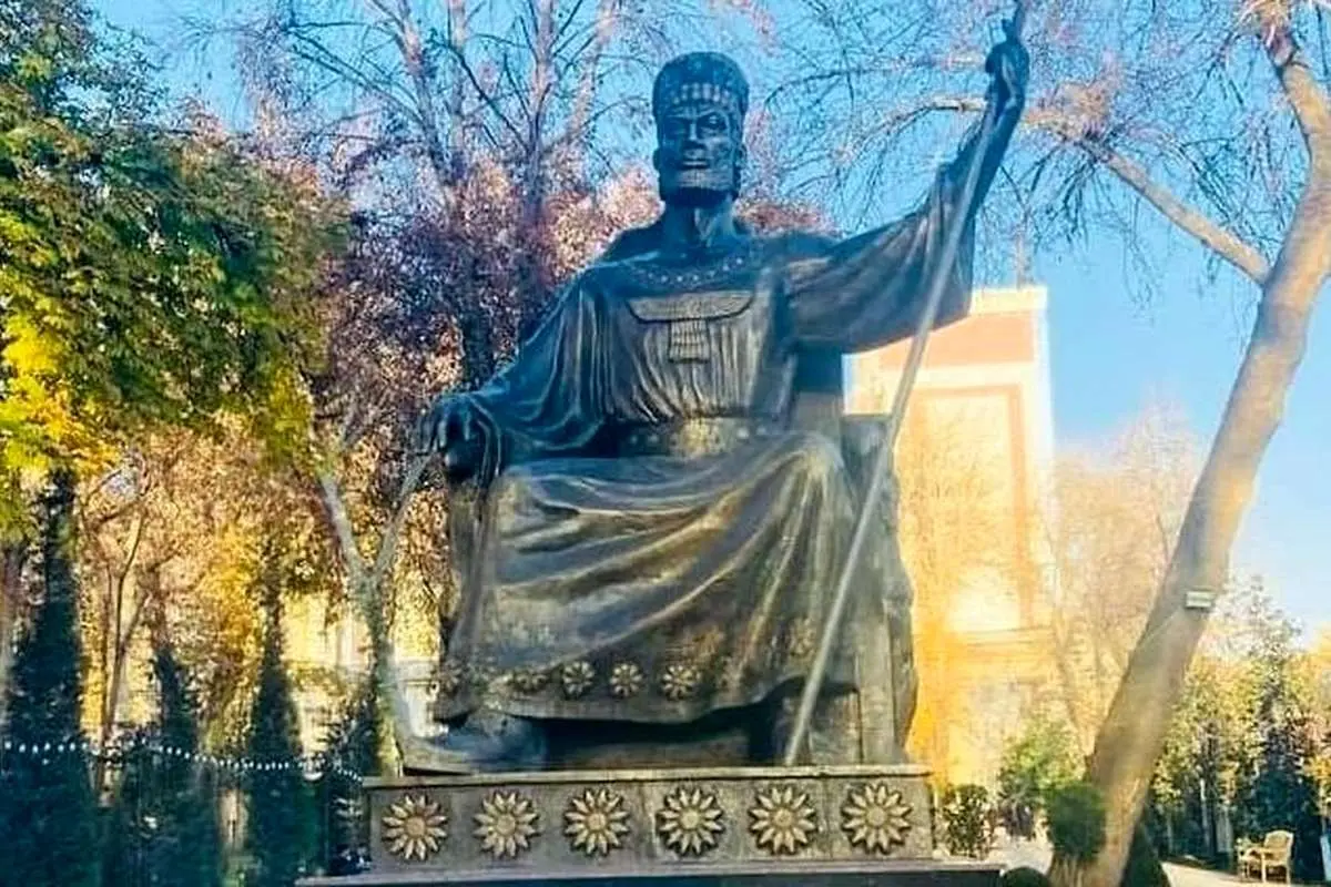 (عکس) رونمایی از تندیس کوروش کبیر در تاجیکستان