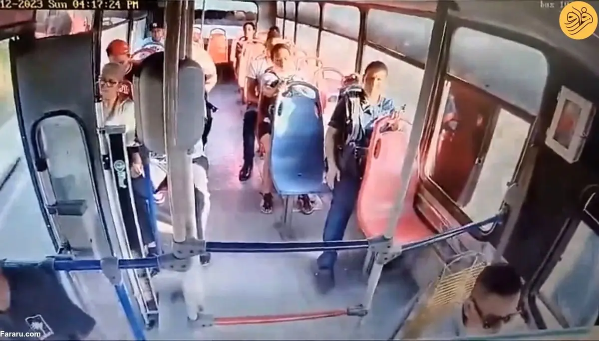 (ویدئو) راننده اتوبوس خوابش برد و به بیرون پرتاب شد!