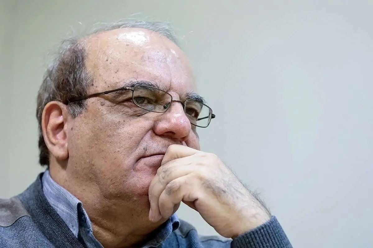 عباس عبدی: تقلیل دادن اعتراضات ۱۴۰۱ به مساله امنیتی، اشتباهی فاحش بود