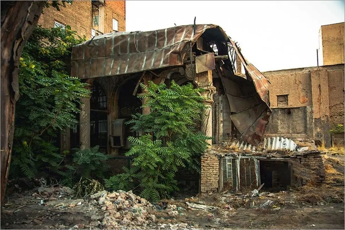 کاشی‌های خانه‌علاءالدوله را می‌کنند و میلیونی می‌فروشند