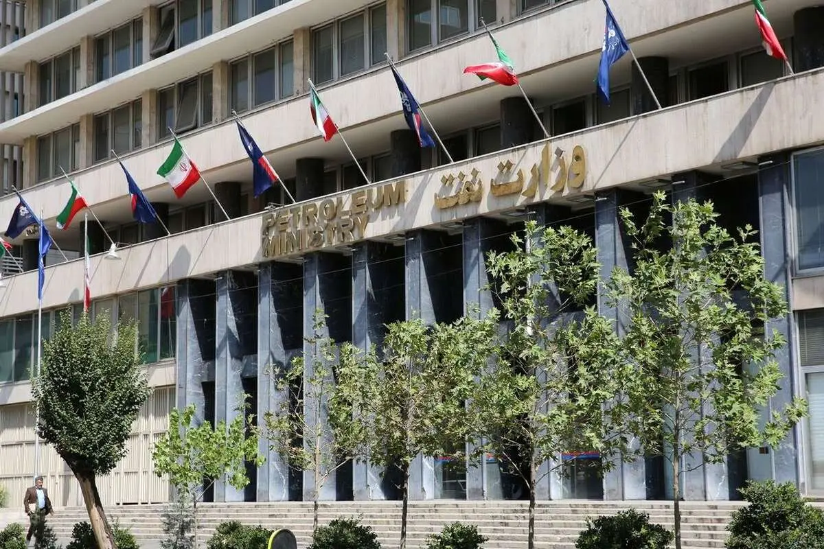 جوابیه وزارت نفت به ادعاهای خاقانی درباره مجوزهای متعدد فروش نفت و احتمال فساد